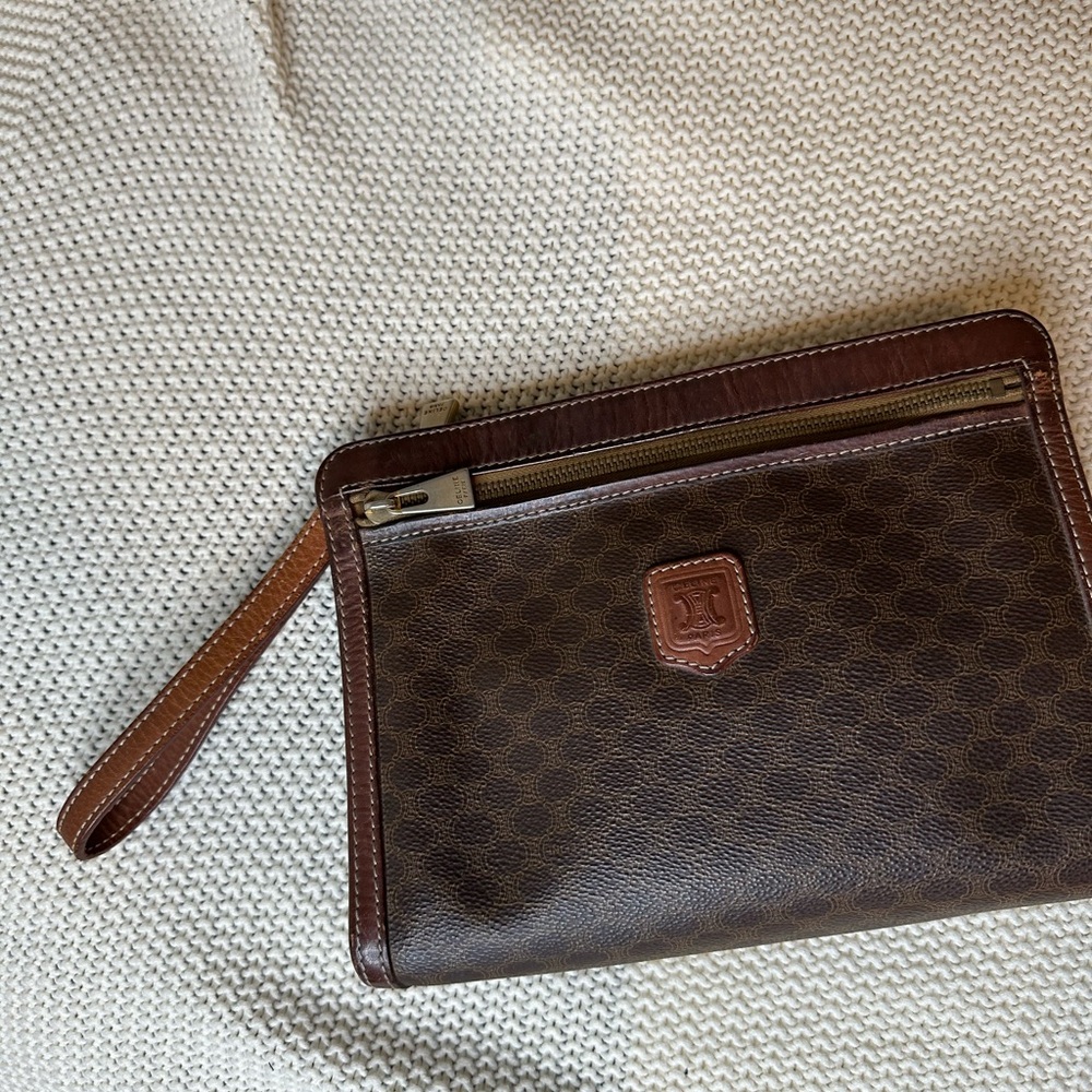 Celine Triomphe Vintage leather clutch bag
Good condition
Brown, Leather